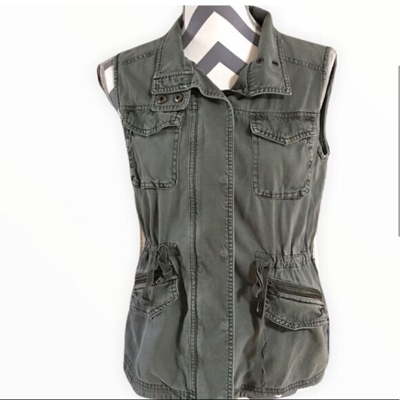 Caslon XS Green Utility Vest With 4 Pockets - Picture 3 of 6